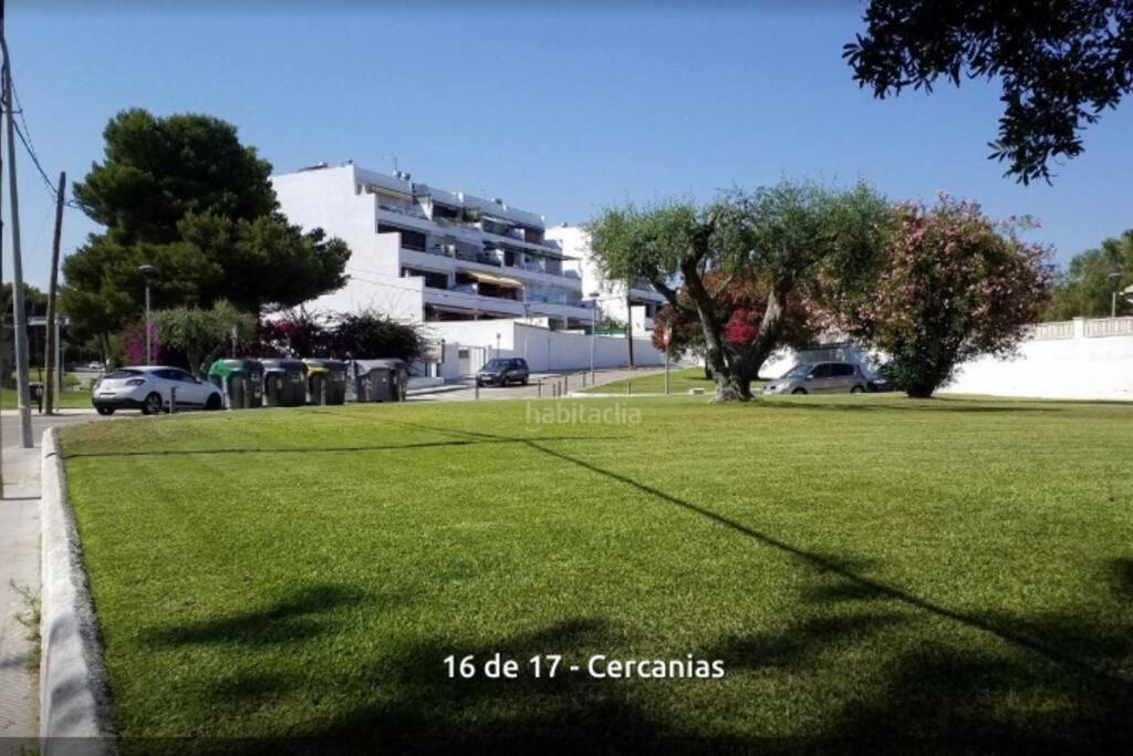 Encantador Apto En La Playa Coma-ruga Bagian luar foto