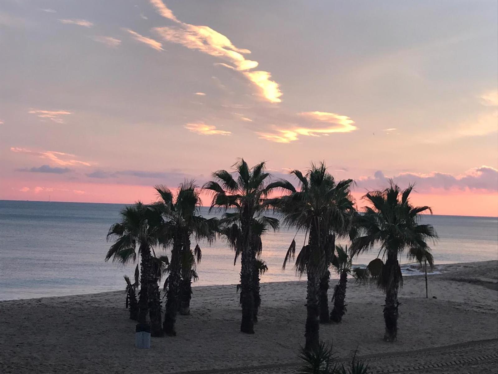Encantador Apto En La Playa Coma-ruga Bagian luar foto